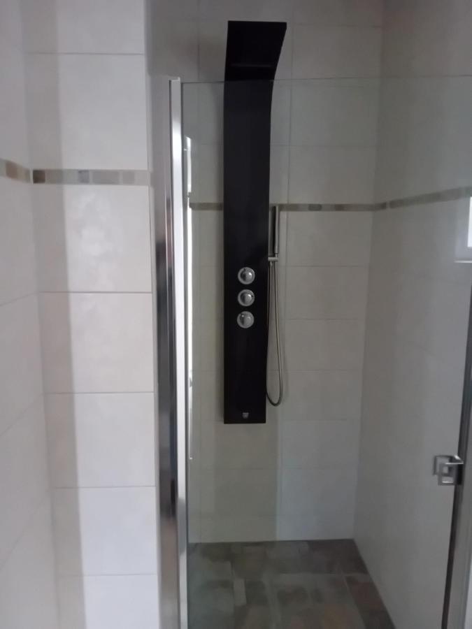 B&B Typisch Lelies Liessel Bagian luar foto