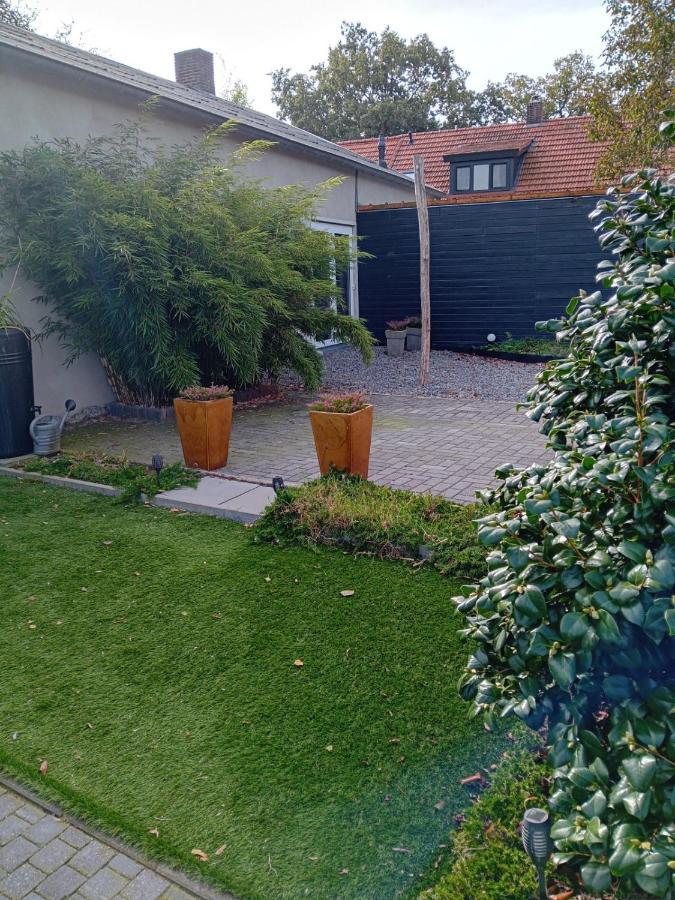 B&B Typisch Lelies Liessel Bagian luar foto