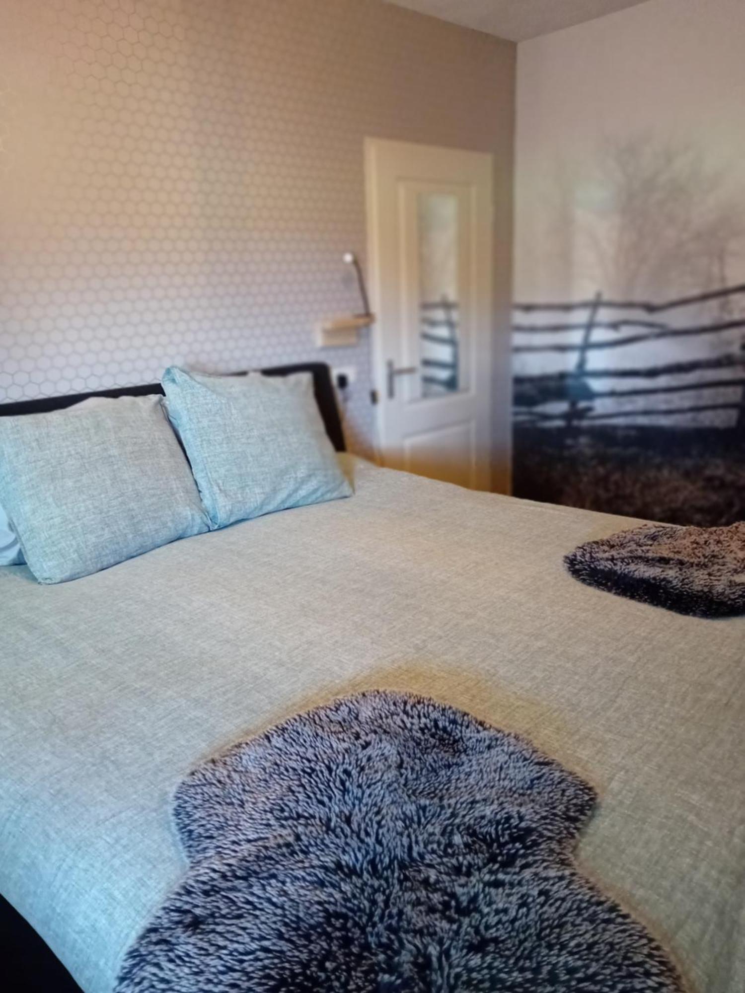 B&B Typisch Lelies Liessel Bagian luar foto